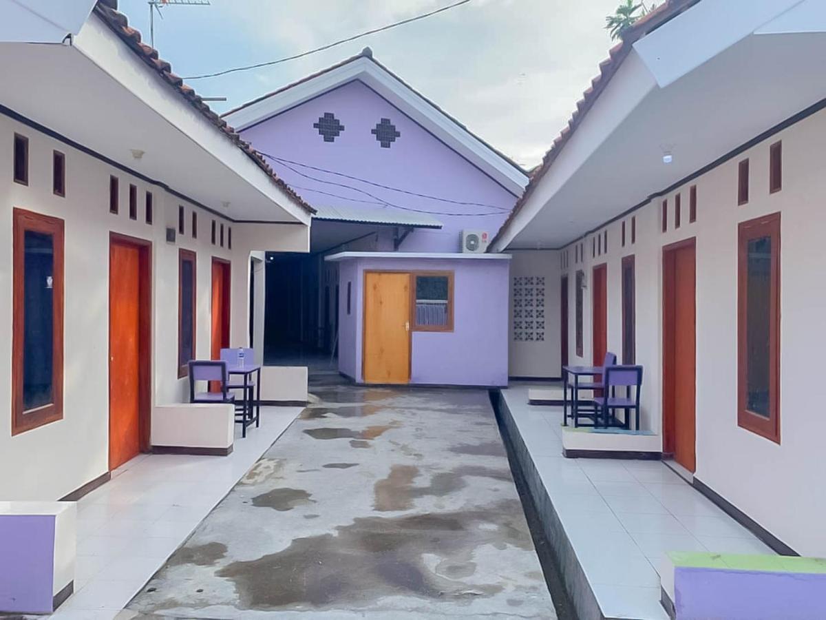Reddoorz @ Jalan Ahmad Yani Hotel Karawang Exterior foto